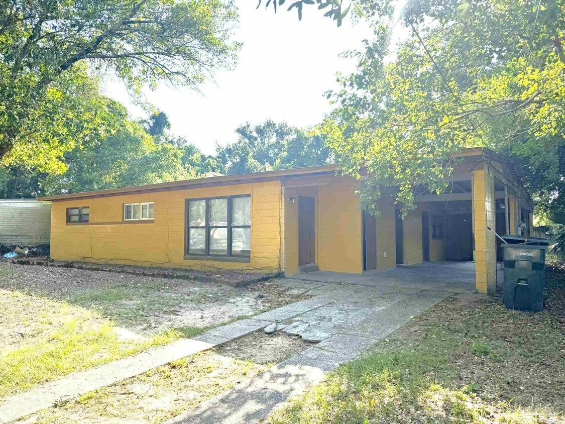 Primary Photo - 208 Aquamarine Ave
