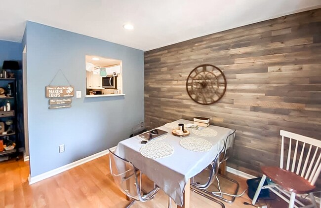 Building Photo - Beautiful 3 Bedroom 2.5 Bathroom Brick Fro...