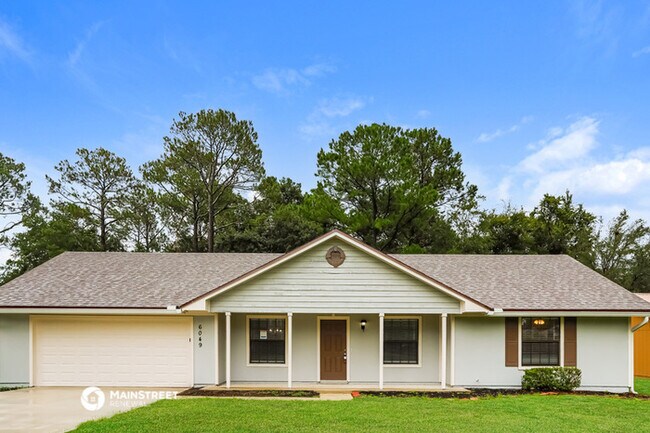Building Photo - 6049 Bermuda Dr