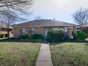 Building Photo - 1520 Mayflower Dr