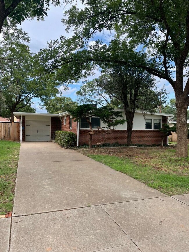 Building Photo - 2522 62nd Street - Great 3/1/1