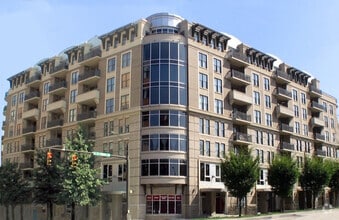 Building Photo - 718 W Trade St