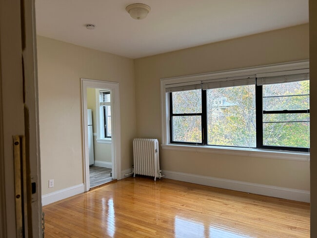 Building Photo - 1476 Beacon St