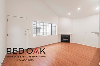 Building Photo - 4651 Cahuenga Blvd