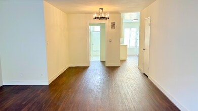 Building Photo - 508 N Kenmore Ave