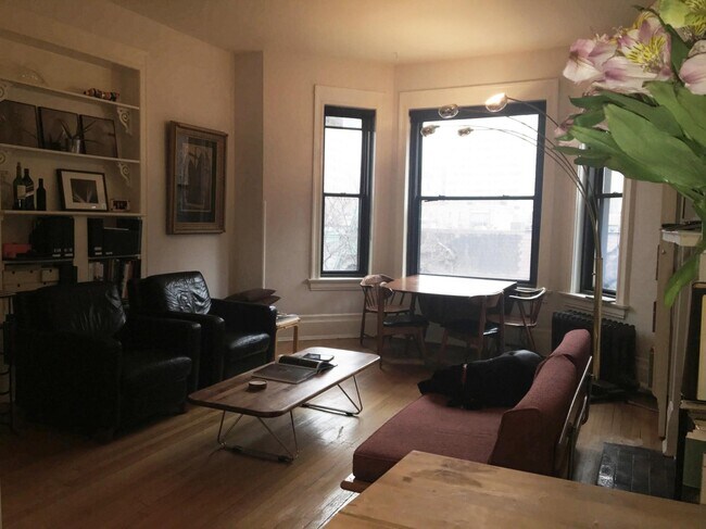 Building Photo - 20 E Goethe St
