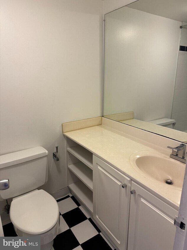 5500 Friendship Blvd Unit 1705N, Chevy Chase, MD 20815 Room for Rent