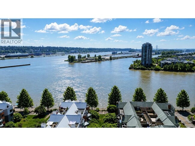 Building Photo - 1135 Quayside Dr