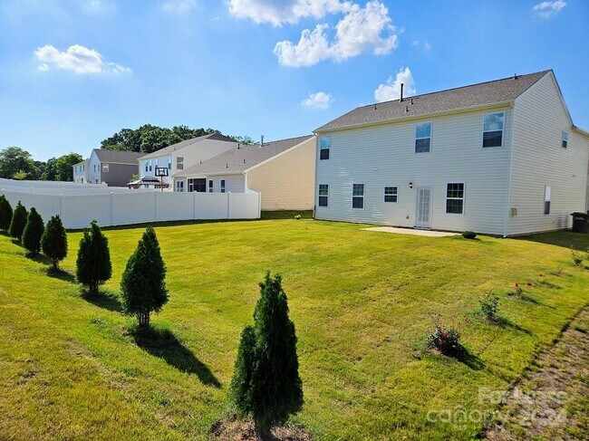 Foto del edificio - 120 Giant Oak Ave