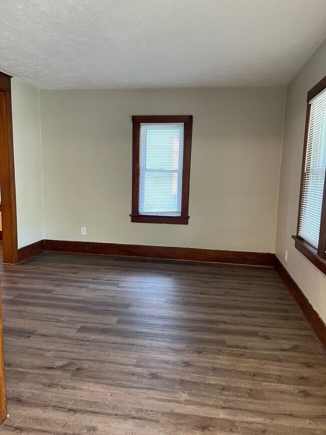 Building Photo - Recently Remodeled 3 Bedroom House Availab...