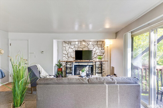 Living Room - 5550 S Willow Ln