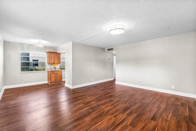 Building Photo - 733 Normandy Trail