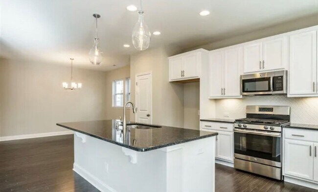 Building Photo - Beautiful & Open 4 Bedroom + 2.5 bath home...