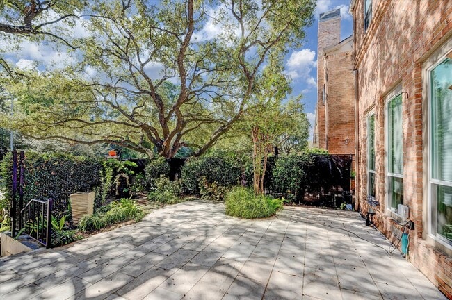 Building Photo - 4706 Post Oak Timber Dr