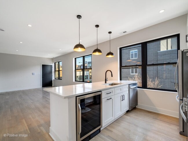 Photo - 846 N Ashland Ave Apartment