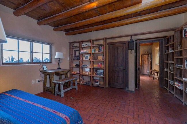 Foto del edificio - 824A Canyon Rd