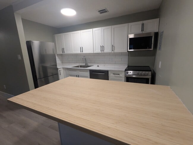 Building Photo - 7 Rufus Ave