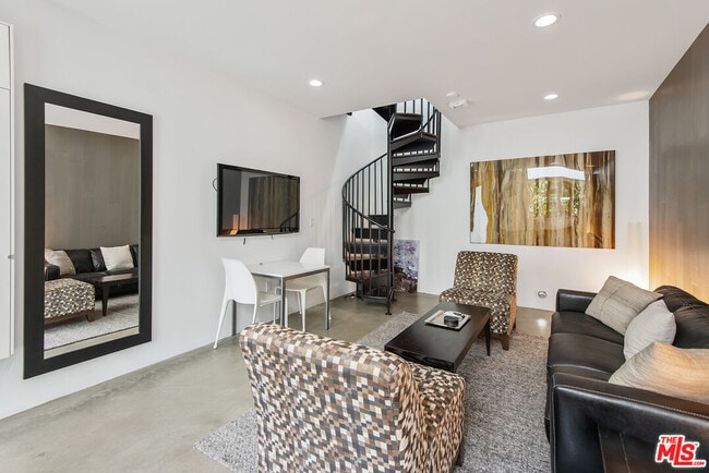 Foto del edificio - 802 N Harper Ave