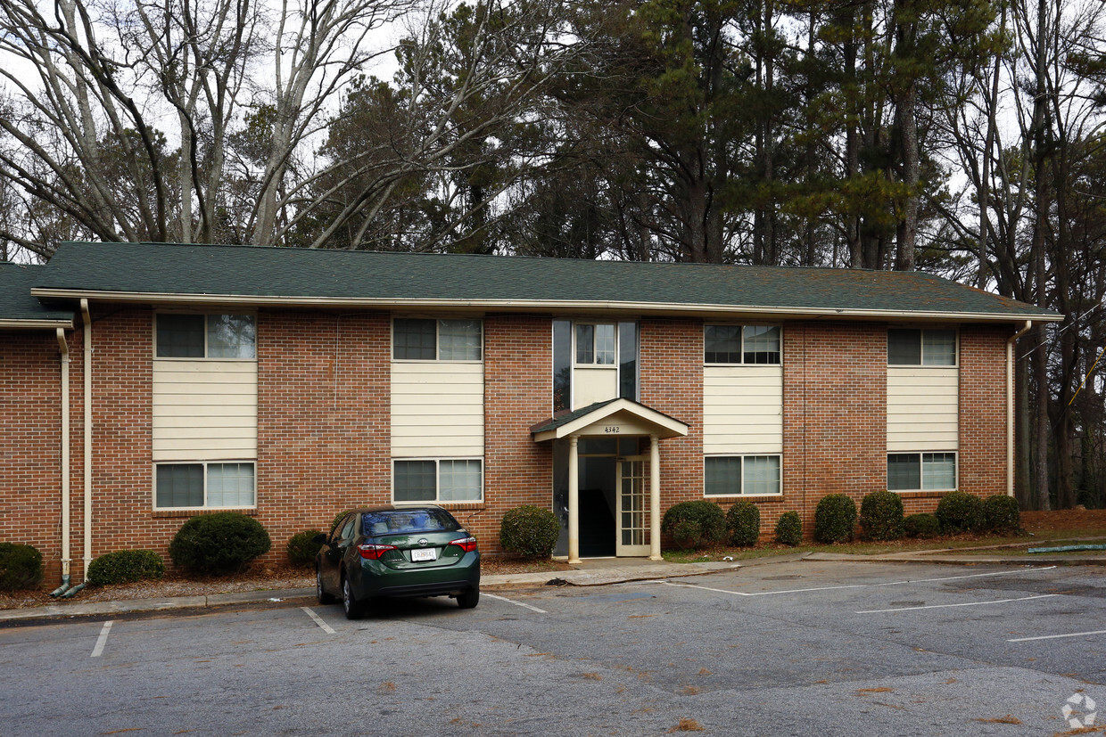 Primary Photo - Carriage Oaks Apartments