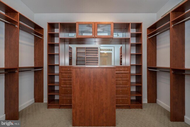 Foto del edificio - 8801 Hawthorne Ln