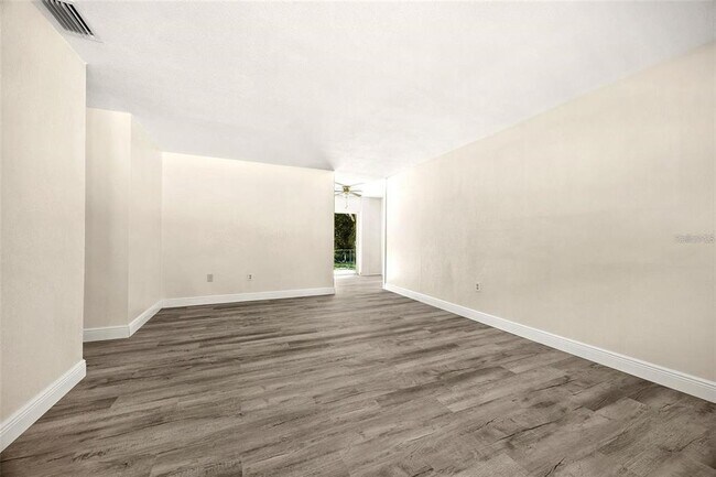 Building Photo - 950 Pearl Dr