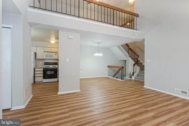 Building Photo - 1304B Ralston Dr