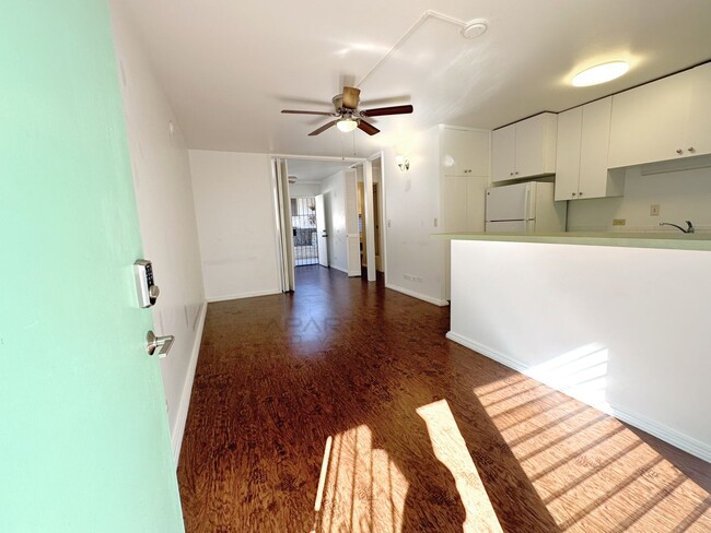 Building Photo - $500 1st Month Rent Special! | Ground Floo...