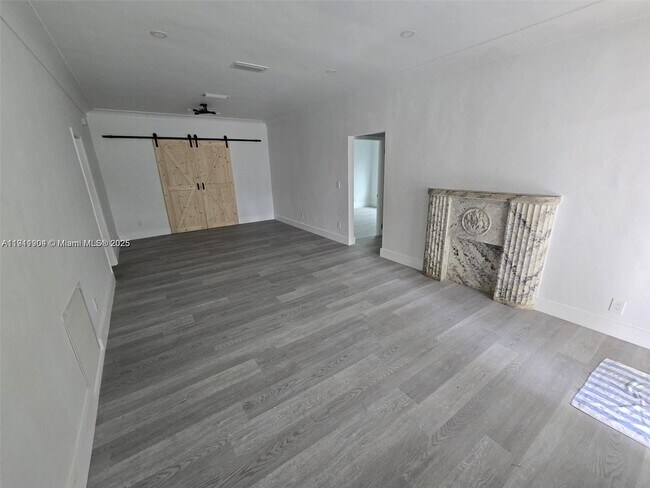 Foto del edificio - 1637 SW 17th St