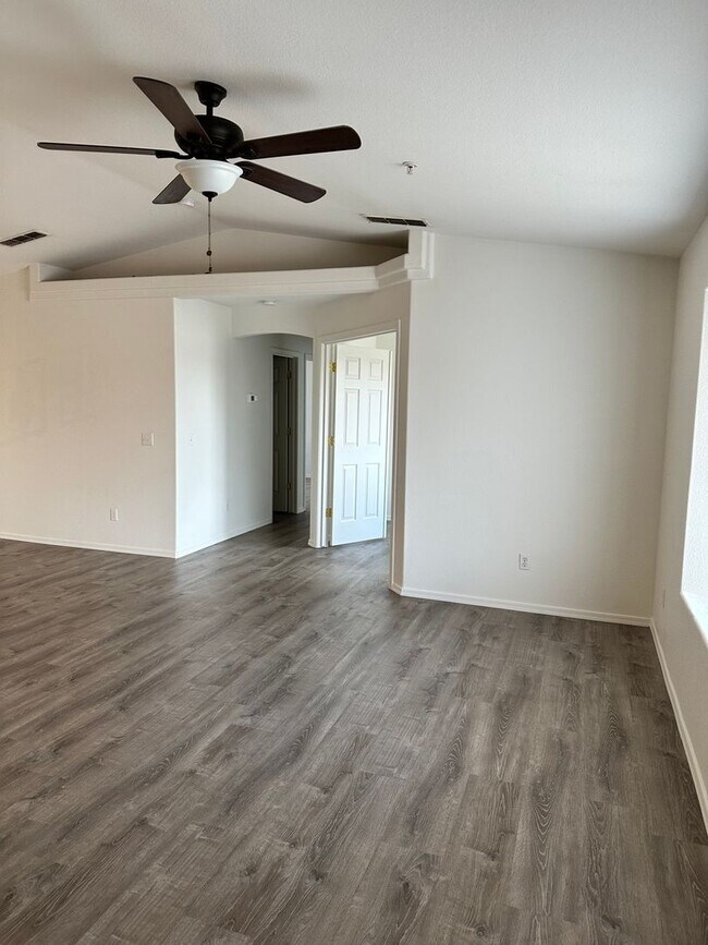 Foto del edificio - 1514 Pebble Dr