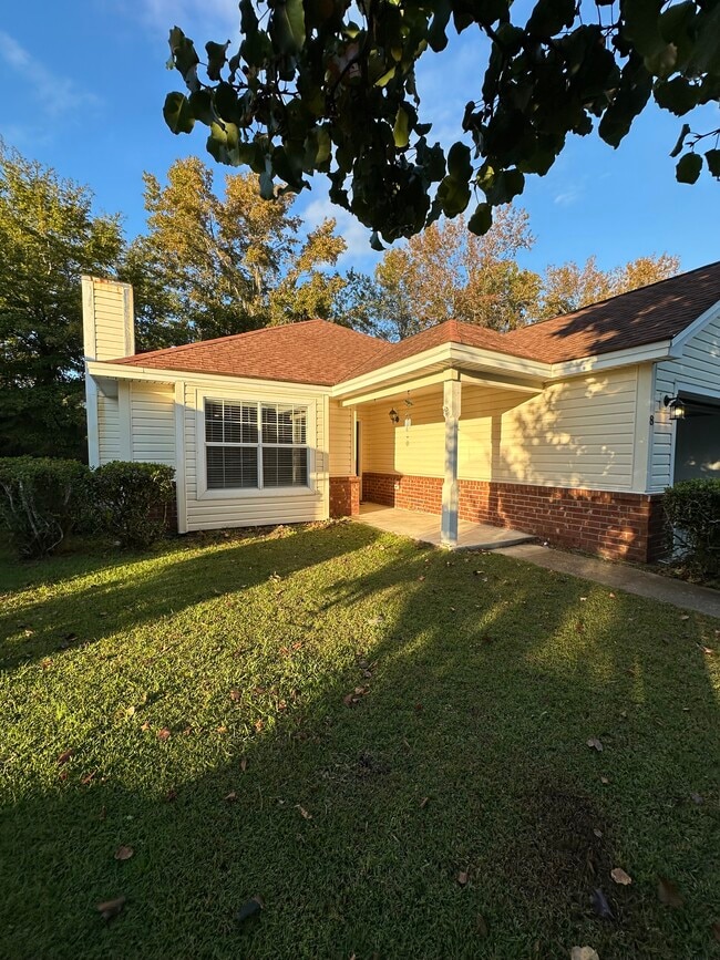 Building Photo - 8 Saint Ives Dr