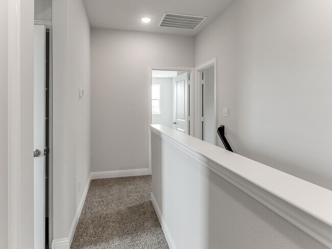 Building Photo - 427 Magellan Rd