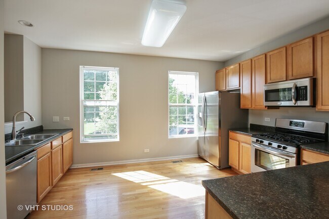 Building Photo - 246 Comstock Dr