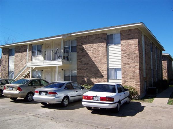 Primary Photo - 413 Nagle St