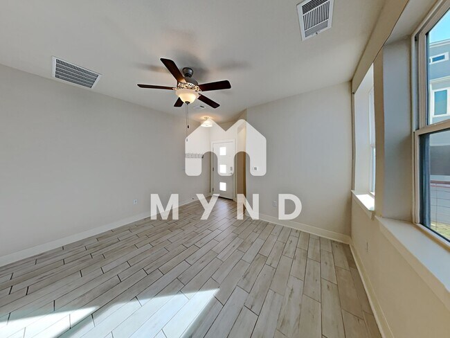 Building Photo - 2000 Teagle Dr Unit 212C