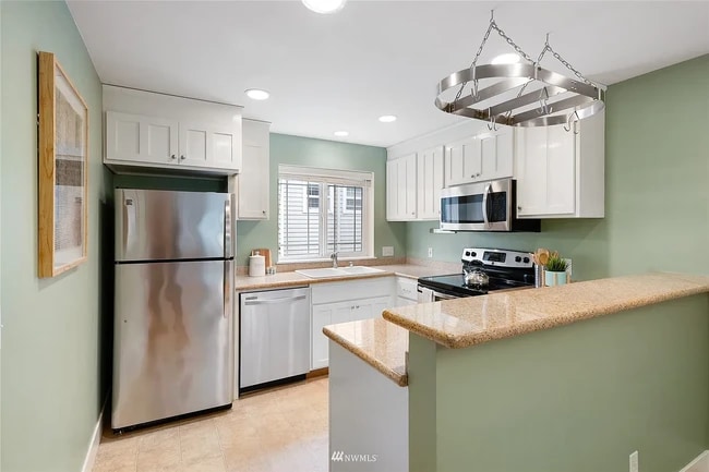 Building Photo - 12020 33rd Ave NE