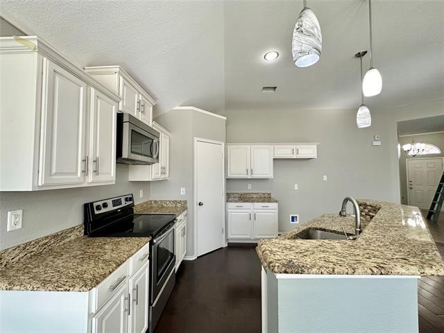 Foto del edificio - 6920 Misty Meadow Ln