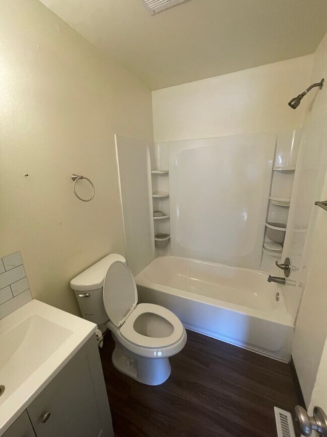 Foto del edificio - 1303 S Coffman St