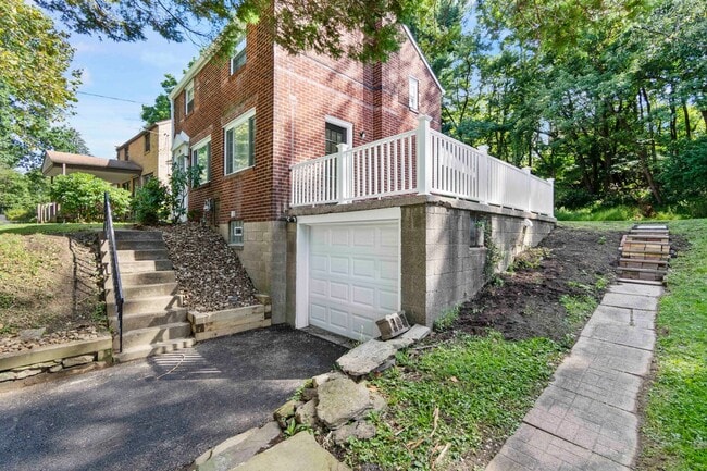 Photo - 314 Pennoak Drive House