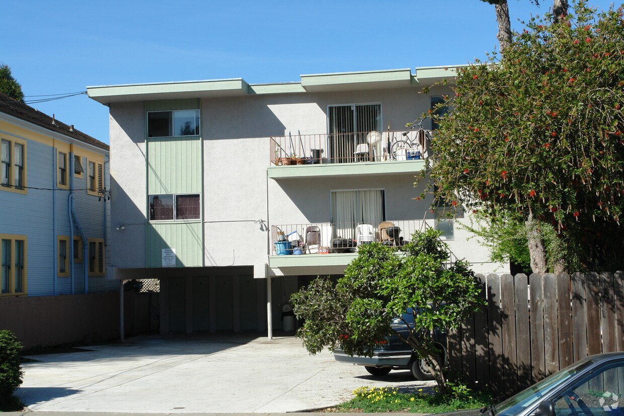 Foto del edificio - 2208 Mcgee Ave