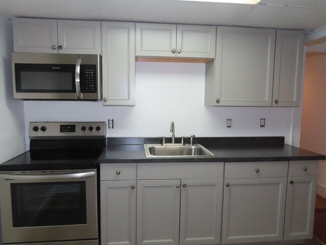 Building Photo - Ground floor apartment with shared yard, l...