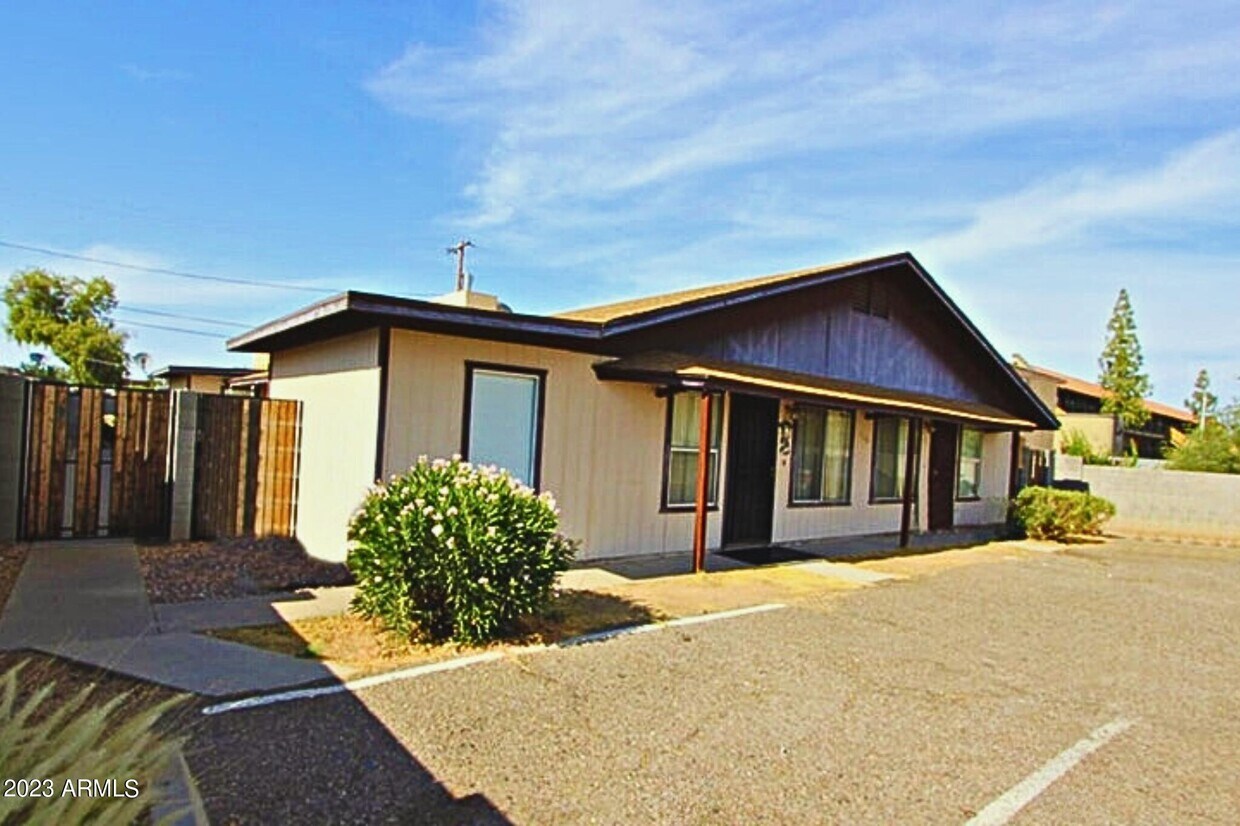 544 W 9th St Unit 2, Mesa, AZ 85201 Room for Rent in Mesa, AZ