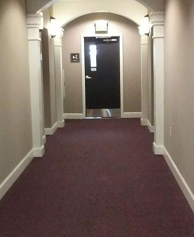 Building Photo - 1 Bed, 1 Bath at Carolina Walk - Steps fro...