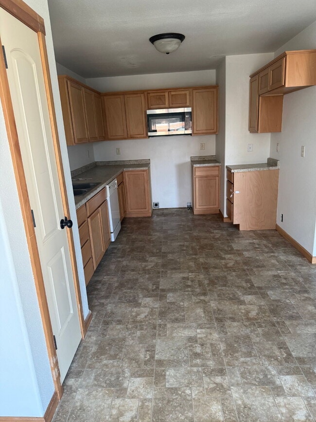 Building Photo - "Charming 3-Bedroom Home with Spacious Layout FOR SALE in Tioga, ND!"