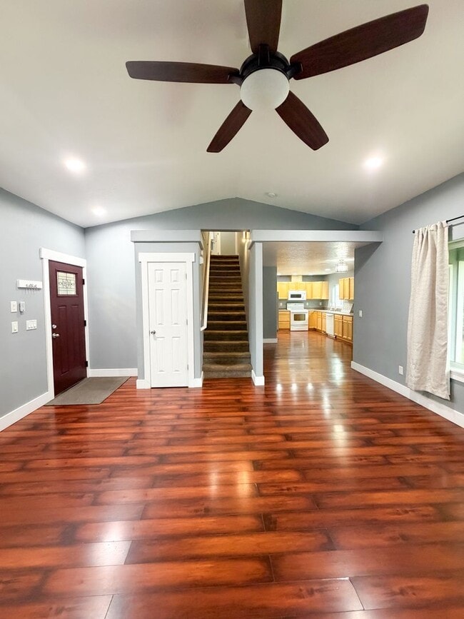 Building Photo - Beautiful 3 Bedroom Home in North East Salem