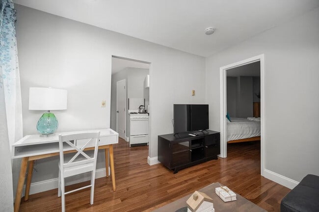 Building Photo - 19 Clark St