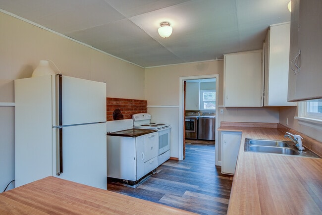 Building Photo - 3 Bedroom Rambler in Coupeville
