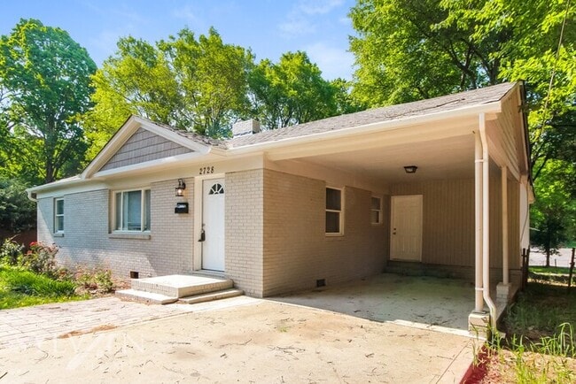Building Photo - Enjoy one-level living in this 3 bedroom, ...