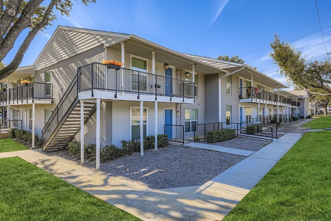 Building Photo - Paddock on Park Row