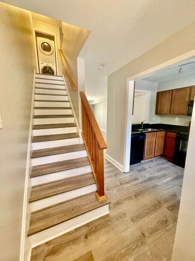 Foto del edificio - Must see this adorable 2 bedroom 1.5 bath ...