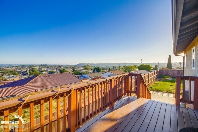 Building Photo - Scenic 4Bdm 2Ba Oasis with Panoramic Views...